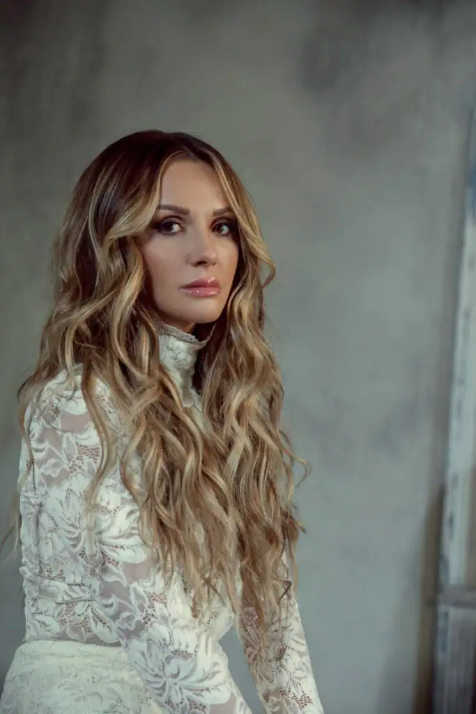 Carly Pearce sur les favoris de la beauté, l'alimentation propre et les moments de cercle complet