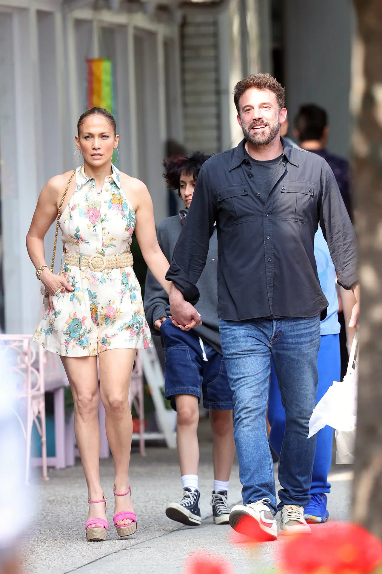 Jennifer Lopez est le Blair Waldorf des Hamptons en fleurs et une ceinture massive