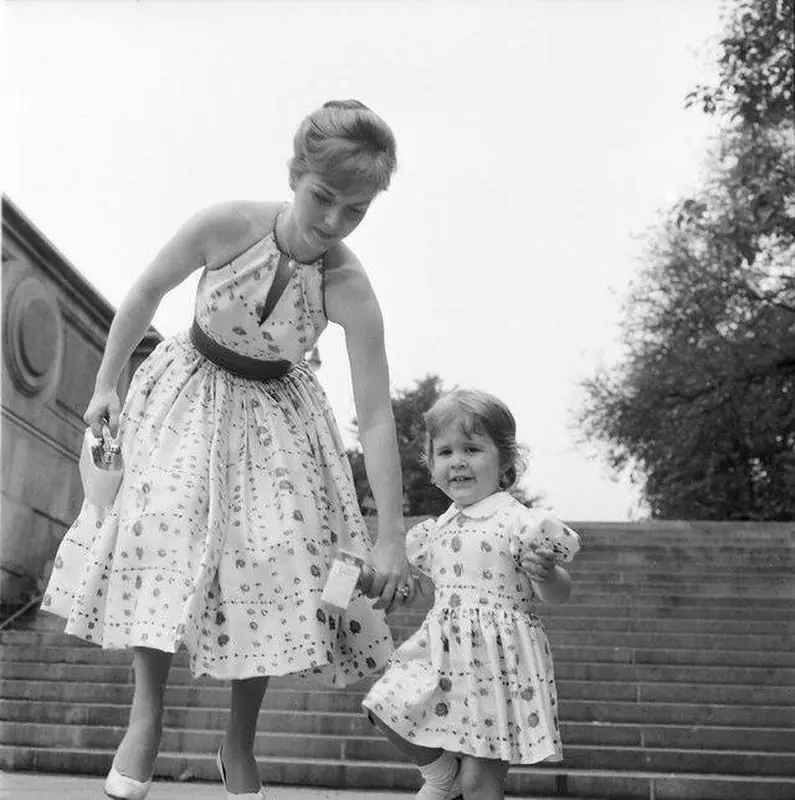 60 Bizarre Photos And The Chilling Stories Behind Them