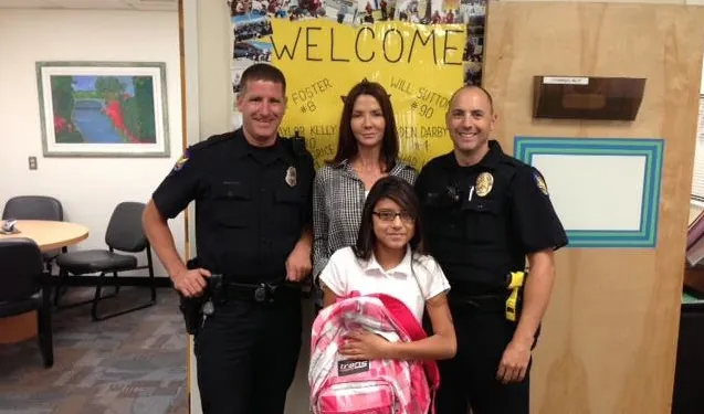 Policemen Immediately Go Shopping to Help Crying Girl on First Day of School