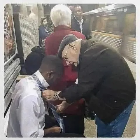 The Red Coat and the Tie A Quiet Act of Kindness That Changed Everything