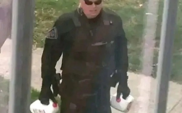 A Gallon of Kindness: A Boston Officer’s Quiet Act of Compassion Amid Chaos